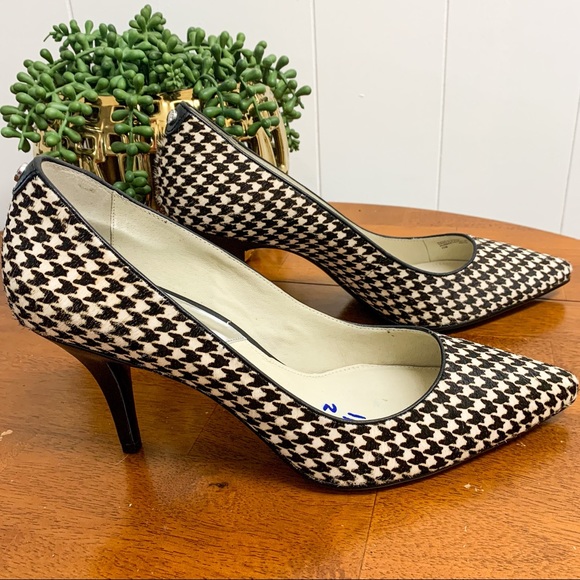 **SOLD** MICHAEL KORS Elisa Houndstooth Heels - Picture 2 of 10